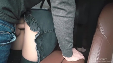 Tini szajha a autóban kúr Thumb