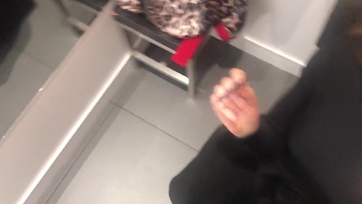 Amatőr pásztoróra a ruha boltban Thumb