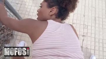 Zsetonért cumizza a brokit a afroamerikai tinilány Thumb
