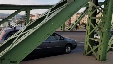 Magyar kis tini pina cidázik a liftbe Budapesten Thumb