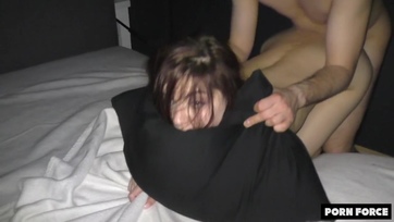 Fiatal főiskolás cicus a koleszban szexel Thumb