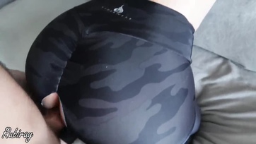 Szétszakadt jóganadrágban kúrtam meg a mostoha hugim lyukát és rágeciztem Thumb