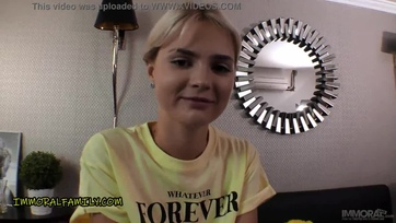 A cuki ukrán tini csaj rádumálta a mostoha bátyusát hogy gecizze dugig a kis fenséges nunikáját Thumb