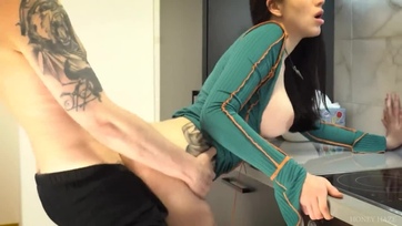 Bekeményedett a brokim a párom formás fenekétől így hát belógattam a pinájába Thumb